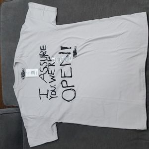 💥50% sale💥NWT Clerks "I assure you, we're open!" tee #b578M